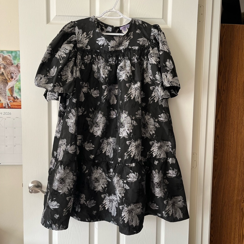 Elegant Black and White Floral Dress with pockets.